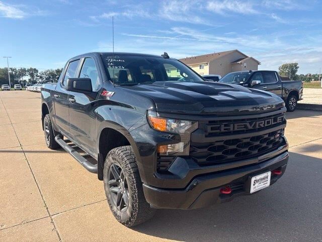 2023 Chevrolet Silverado 1500 Custom Trail Boss — photo 1 of 13