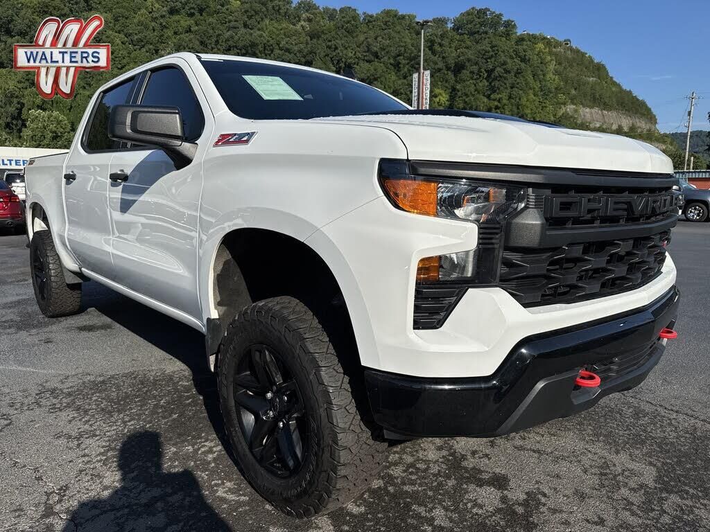 2024 Chevrolet Silverado 1500 Custom Trail Boss — photo 1 of 1