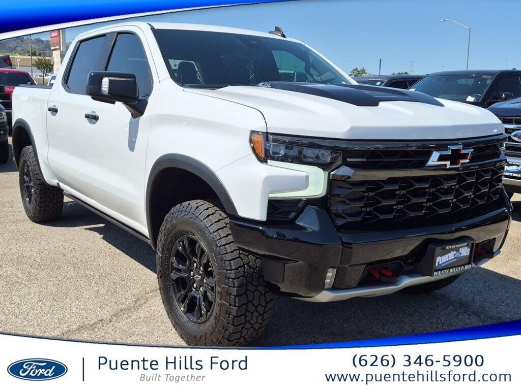 2022 Chevrolet Silverado 1500 ZR2 — photo 1 of 3