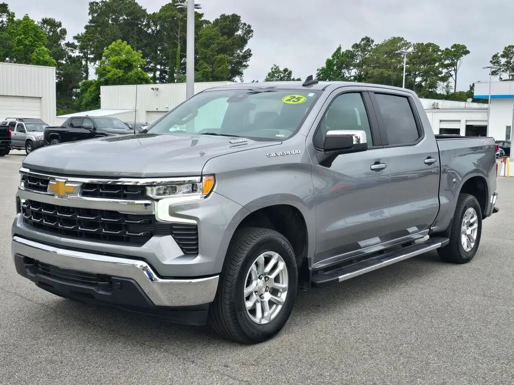 2025 Chevrolet Silverado 1500 LT — photo 1 of 13