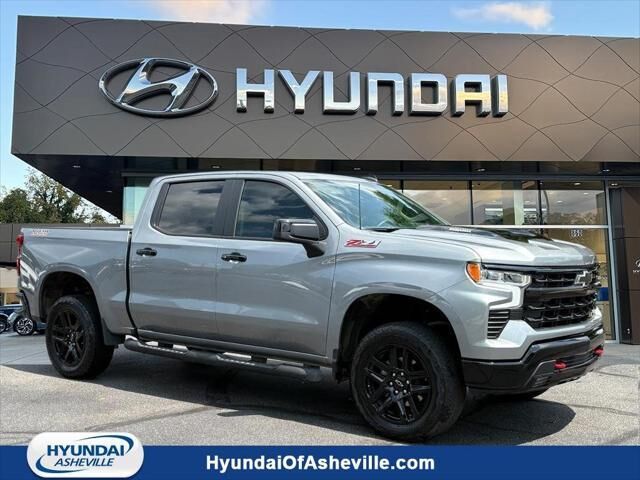 2025 Chevrolet Silverado 1500 LT Trail Boss — photo 1 of 18