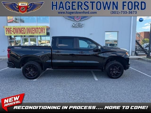 2025 Chevrolet Silverado 1500 LT Trail Boss — photo 1 of 13