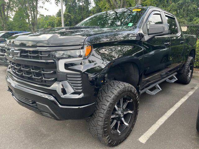 2025 Chevrolet Silverado 1500 LT Trail Boss — photo 1 of 16