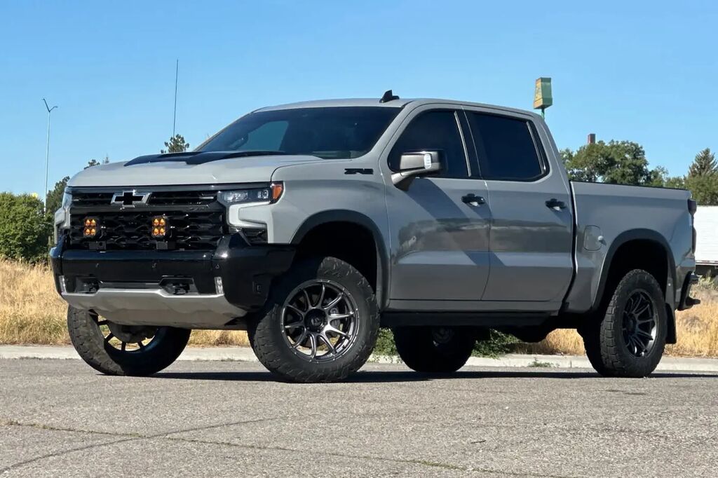 2025 Chevrolet Silverado 1500 ZR2 — photo 1 of 13