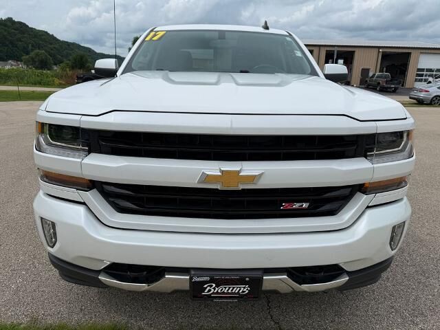 2017 Chevrolet Silverado 1500 LT — photo 1 of 24