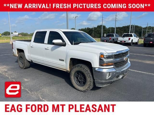 2017 Chevrolet Silverado 1500 LT — photo 1 of 24
