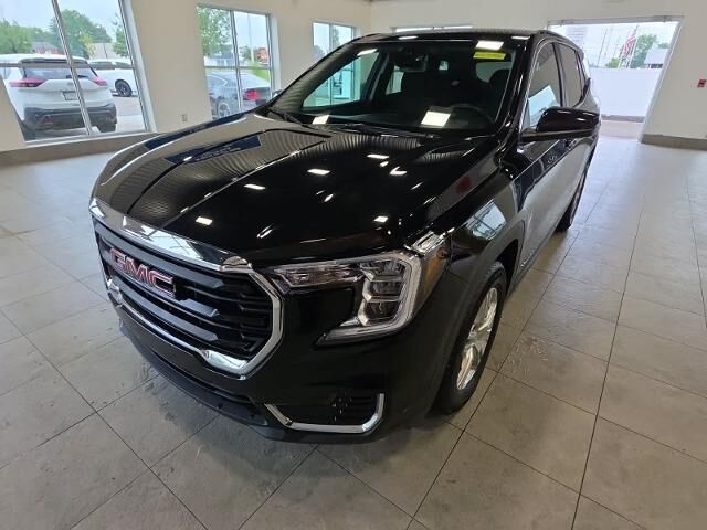 2023 GMC Terrain SLE — photo 1 of 13