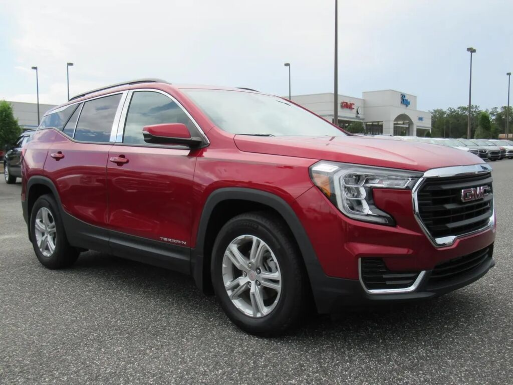2024 GMC Terrain SLE — photo 1 of 13