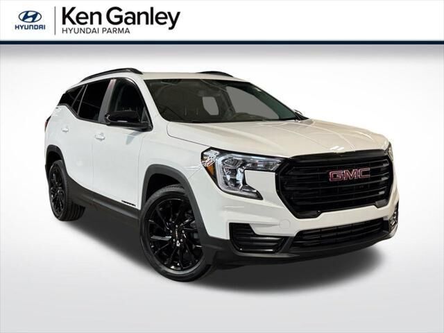 2024 GMC Terrain SLE — photo 1 of 13