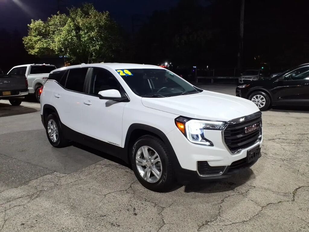 2024 GMC Terrain SLE — photo 1 of 13