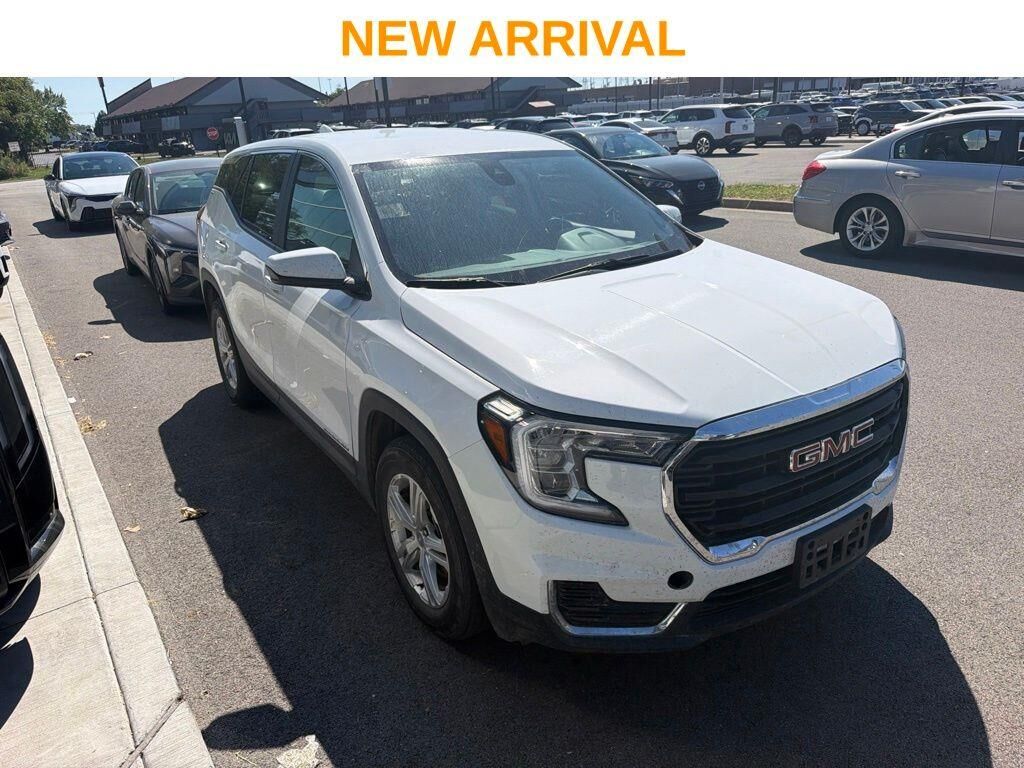 2024 GMC Terrain SLE — photo 1 of 8
