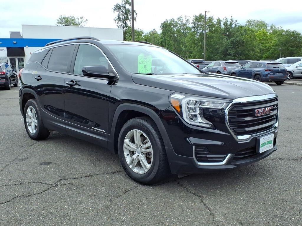 2023 GMC Terrain SLE — photo 1 of 13