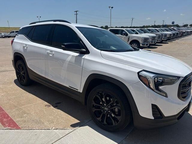 2020 GMC Terrain SLE — photo 1 of 18
