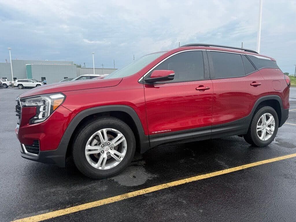 2022 GMC Terrain SLE — photo 1 of 28