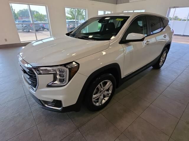 2022 GMC Terrain SLE — photo 1 of 13