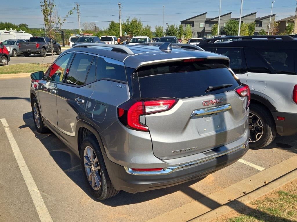 2024 GMC Terrain SLT — photo 1 of 12