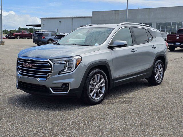 2024 GMC Terrain SLT — photo 1 of 13