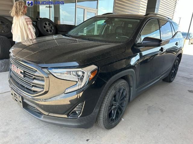 2021 GMC Terrain SLT — photo 1 of 21