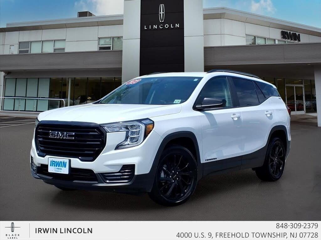 2023 GMC Terrain SLE — photo 1 of 14