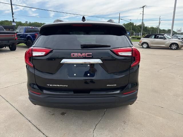 2023 GMC Terrain SLE — photo 1 of 8