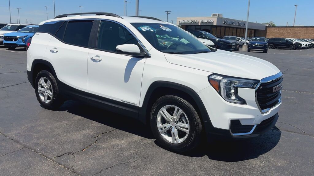 2024 GMC Terrain SLE — photo 1 of 13