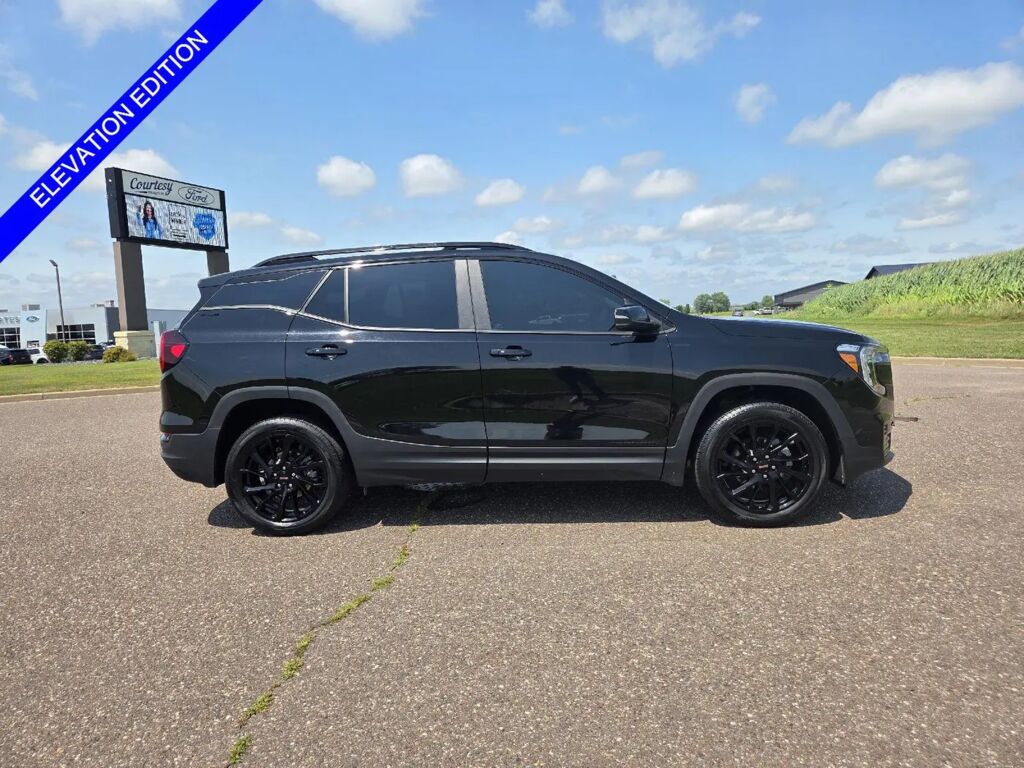 2024 GMC Terrain SLE — photo 1 of 13