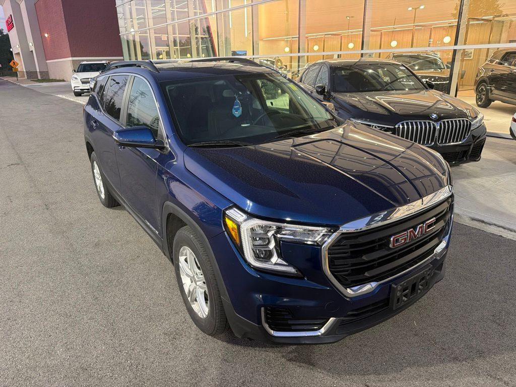 2022 GMC Terrain SLE — photo 1 of 8