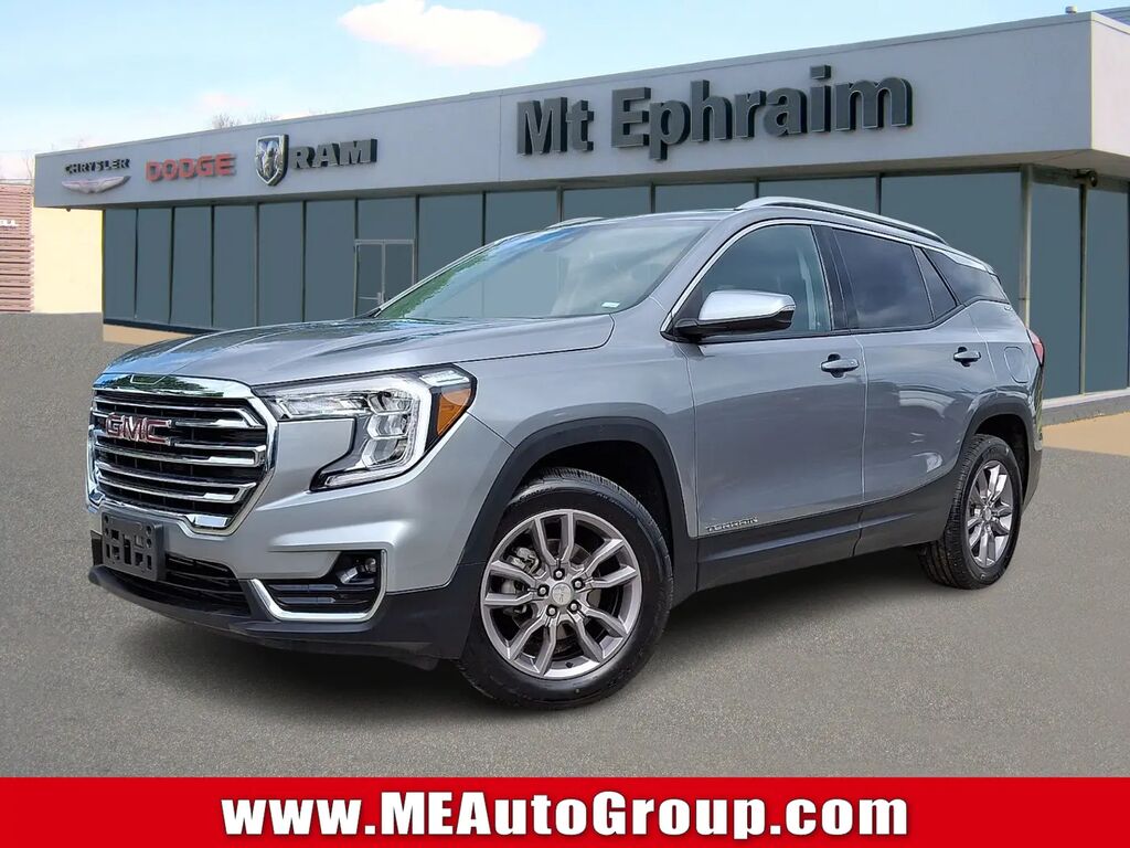 2024 GMC Terrain SLT — photo 1 of 13