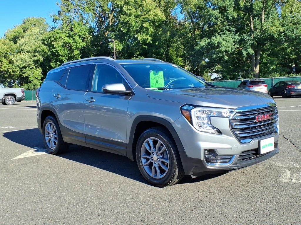 2024 GMC Terrain SLT — photo 1 of 13