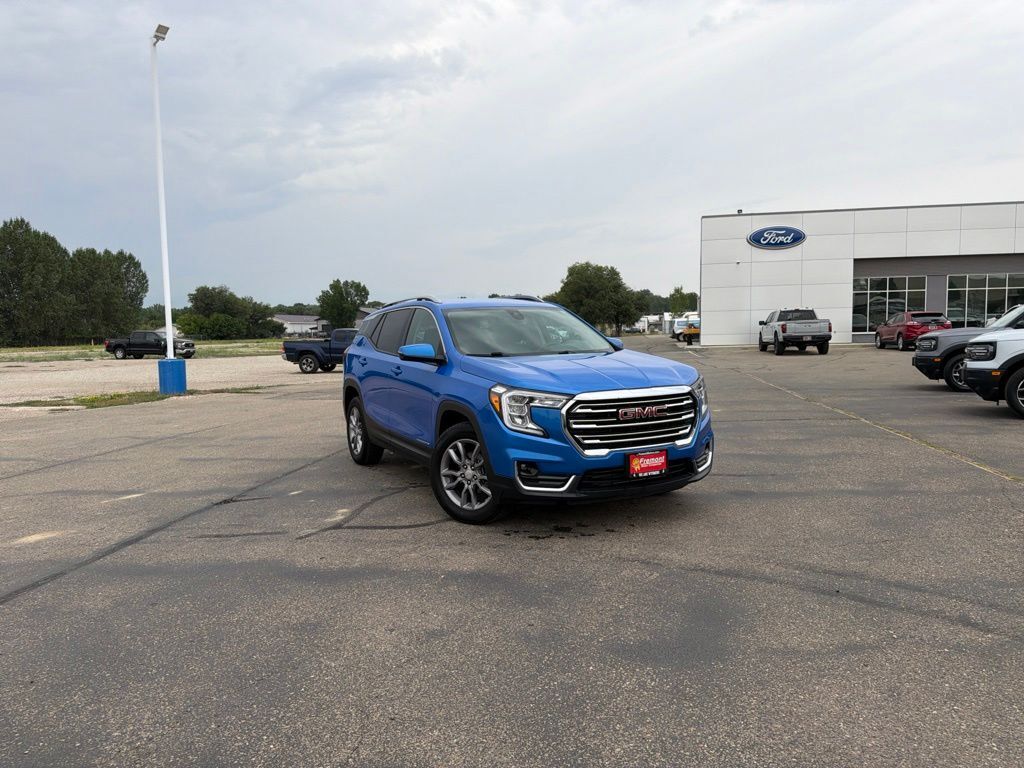 2024 GMC Terrain SLT — photo 1 of 13