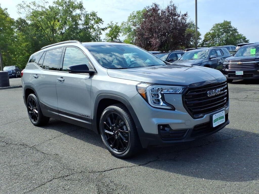 2023 GMC Terrain SLT — photo 1 of 13