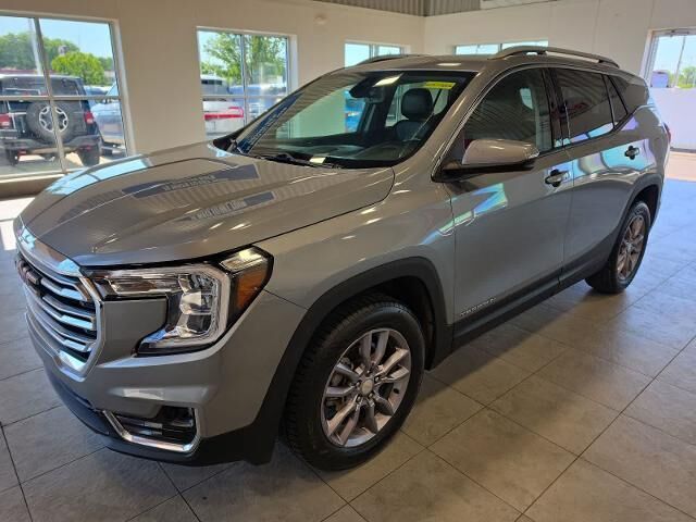 2023 GMC Terrain SLT — photo 1 of 13