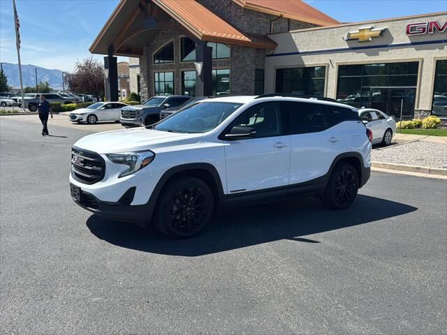 2020 GMC Terrain SLT — photo 1 of 17