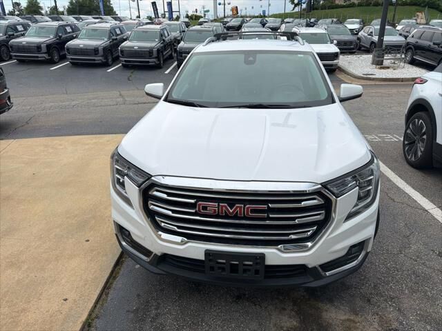2022 GMC Terrain SLT — photo 1 of 21
