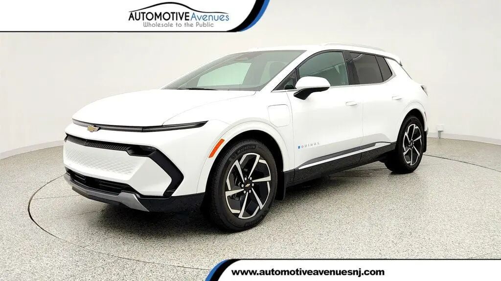 2024 Chevrolet Equinox EV LT — photo 1 of 13