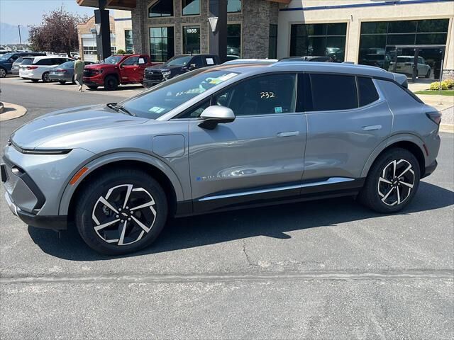 2025 Chevrolet Equinox EV LT — photo 1 of 24