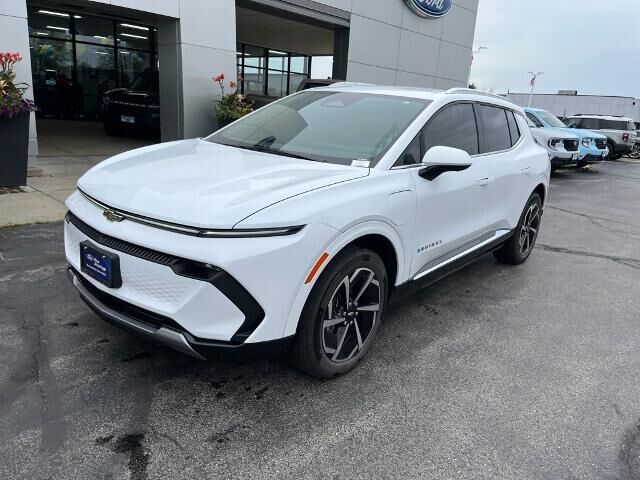 2024 Chevrolet Equinox EV LT — photo 1 of 39