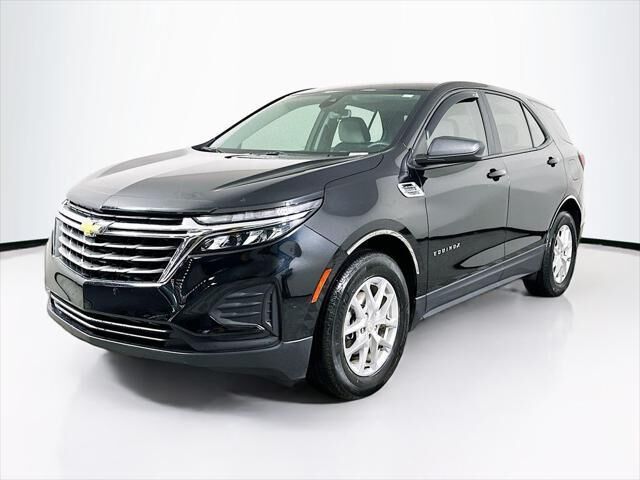 2023 Chevrolet Equinox LS — photo 1 of 13