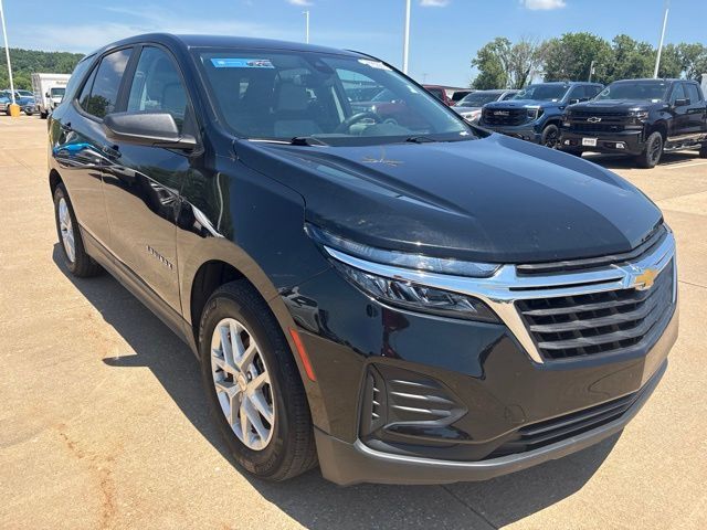 2024 Chevrolet Equinox LS — photo 1 of 13