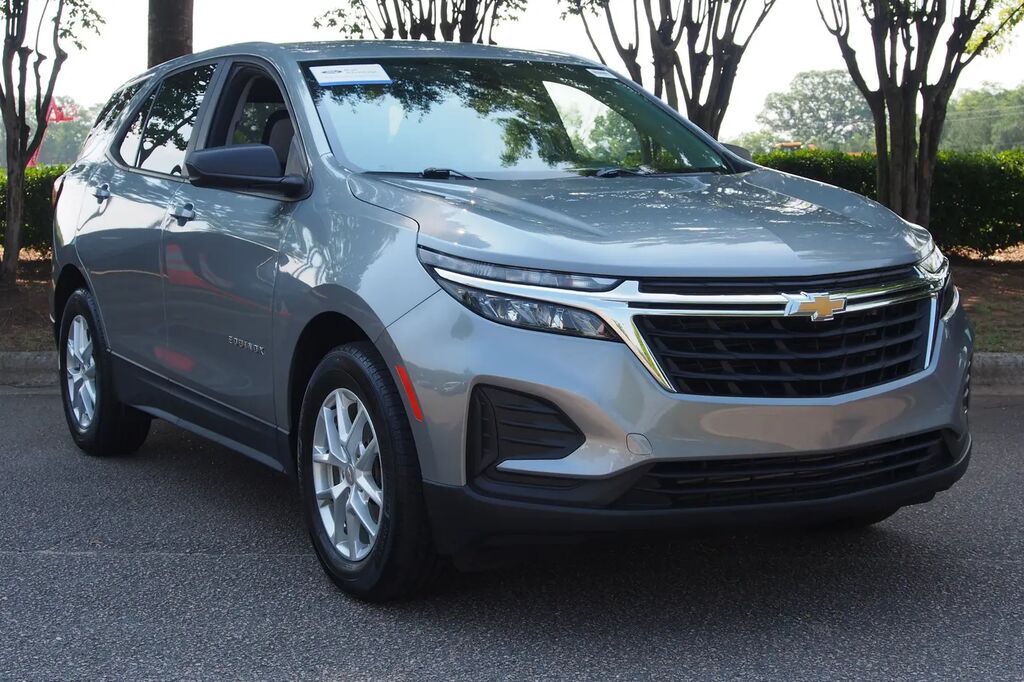 2024 Chevrolet Equinox LS — photo 1 of 13