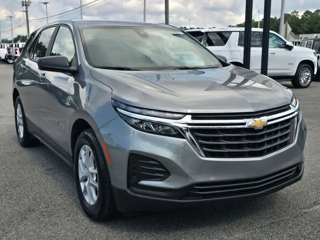 2023 Chevrolet Equinox LS — photo 1 of 13