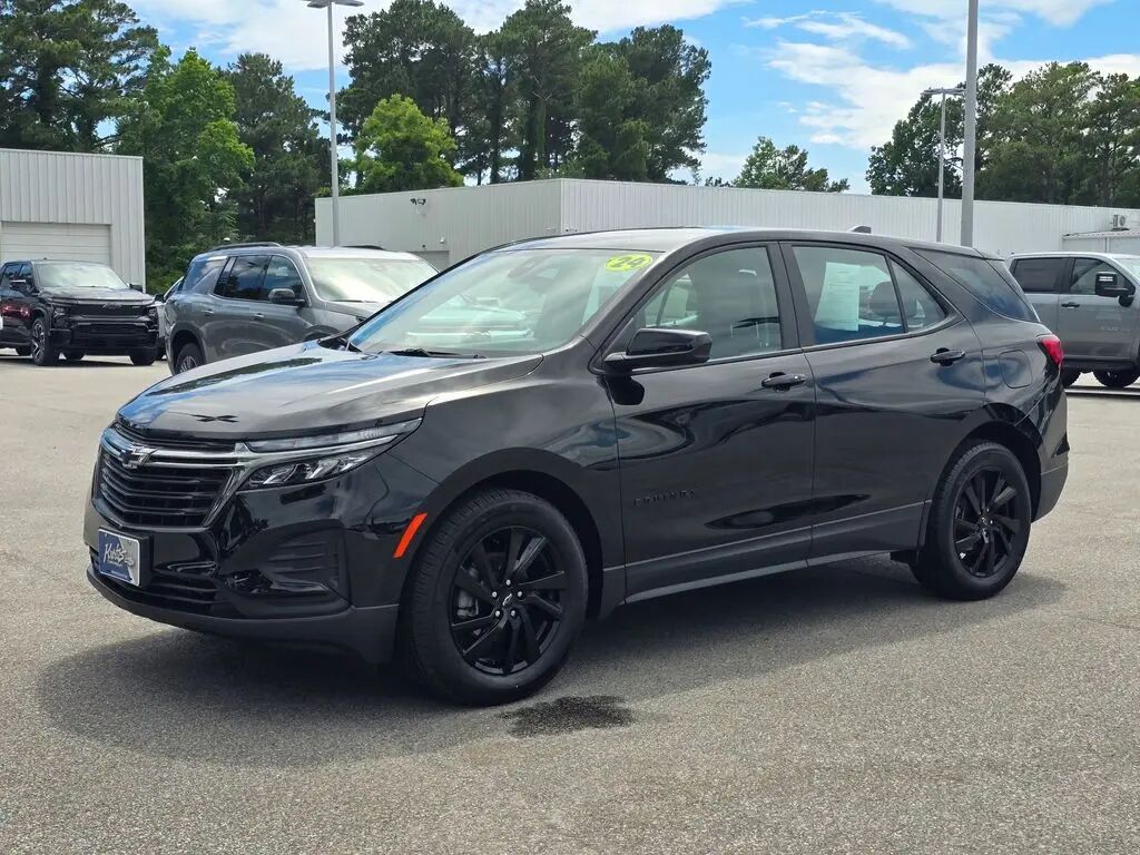 2024 Chevrolet Equinox LS — photo 1 of 13