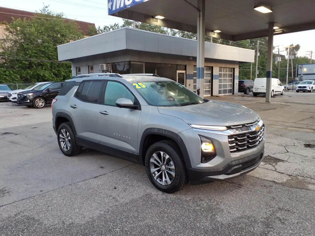 2025 Chevrolet Equinox LT — photo 1 of 13