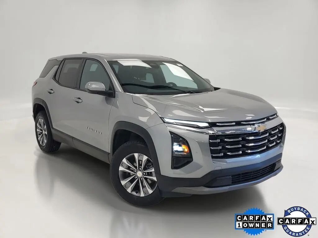 2025 Chevrolet Equinox LT — photo 1 of 12