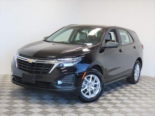 2024 Chevrolet Equinox LS — photo 1 of 13