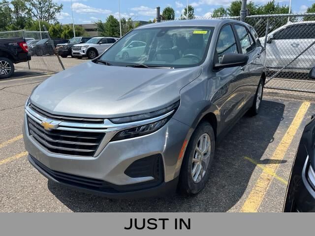2024 Chevrolet Equinox LS — photo 1 of 13