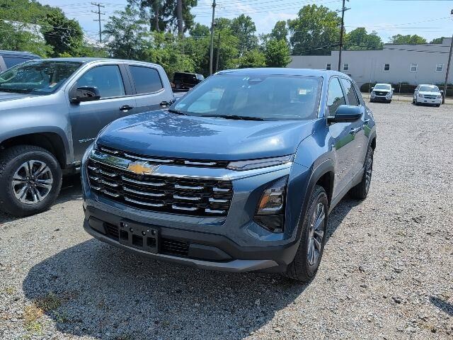 2025 Chevrolet Equinox LT — photo 1 of 26