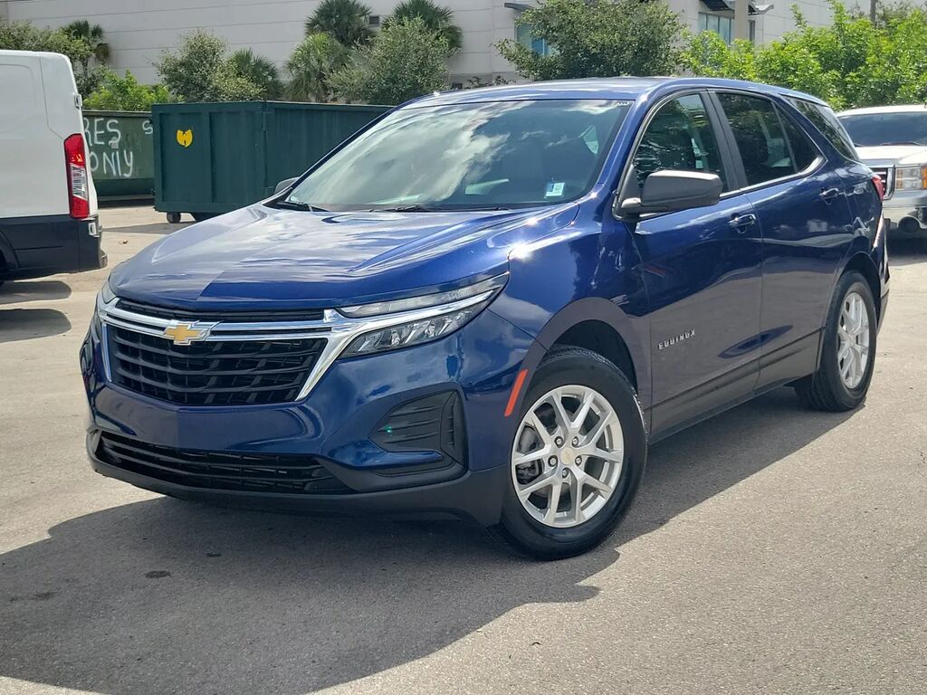 2023 Chevrolet Equinox LS — photo 1 of 13