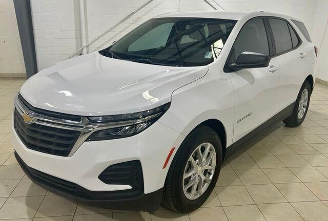 2024 Chevrolet Equinox LS — photo 1 of 13