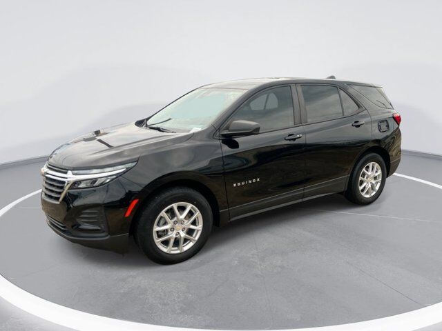 2023 Chevrolet Equinox LS — photo 1 of 1